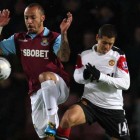 Poco lució el 'Chicharito' frente a los 'Hammers' Poco lució el 'Chicharito' frente a los 'Hammers'