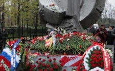 Monolito víctimas Estadio Luzhniki