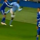 La patada y la bronca de Balotelli La patada y la bronca de Balotelli