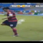 Ronaldinho se burlad e un rival