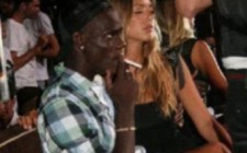 Mario Balotelli fumando