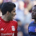 Luis Suarez y Patrice Evra