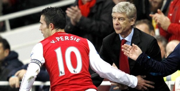 Arsene Wenger "Robbie, ¿cómo le digo a Carlos que ya se va?"