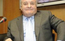 "Préstenme una lana. Te la pago en 75 años"