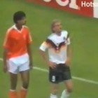 Rijkaard escupió a Völler Rijkaard escupió a Völler