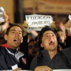 Marchan contra las barras Marchan contra las barras