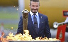 David Beckham enciende el fuego olímpico en Londres