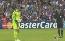 Manuel Neuer cobra penal