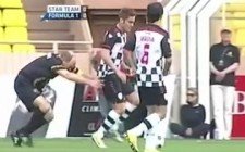 Alberto de Monaco se tropieza en partido
