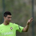 Cristiano niega autógrafo a niña del Barcelona