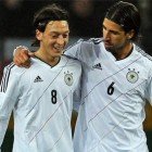 Ozil y Khedira Seleccionados alemanes criticados por no cantar el himno nacional