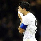 Suárez molesto con afición británica Suárez molesto con afición británica