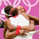 Las hermanas Williams consiguen oro en dobles femenino Las hermanas Williams consiguen oro en dobles femenino