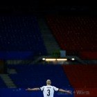 Mikael Dorsin festejo su gol frente a tribunas vacias