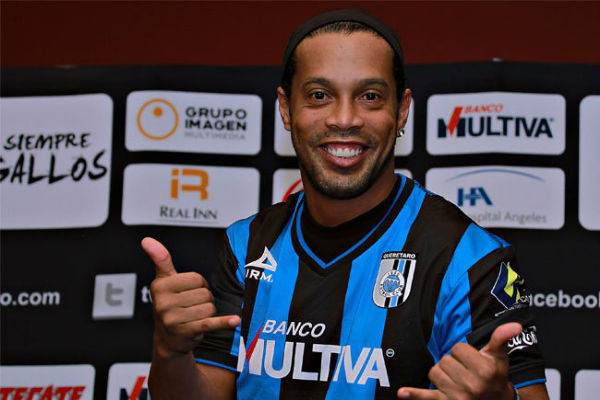 Ronaldinho ya está en México Ronaldinho ya está en México