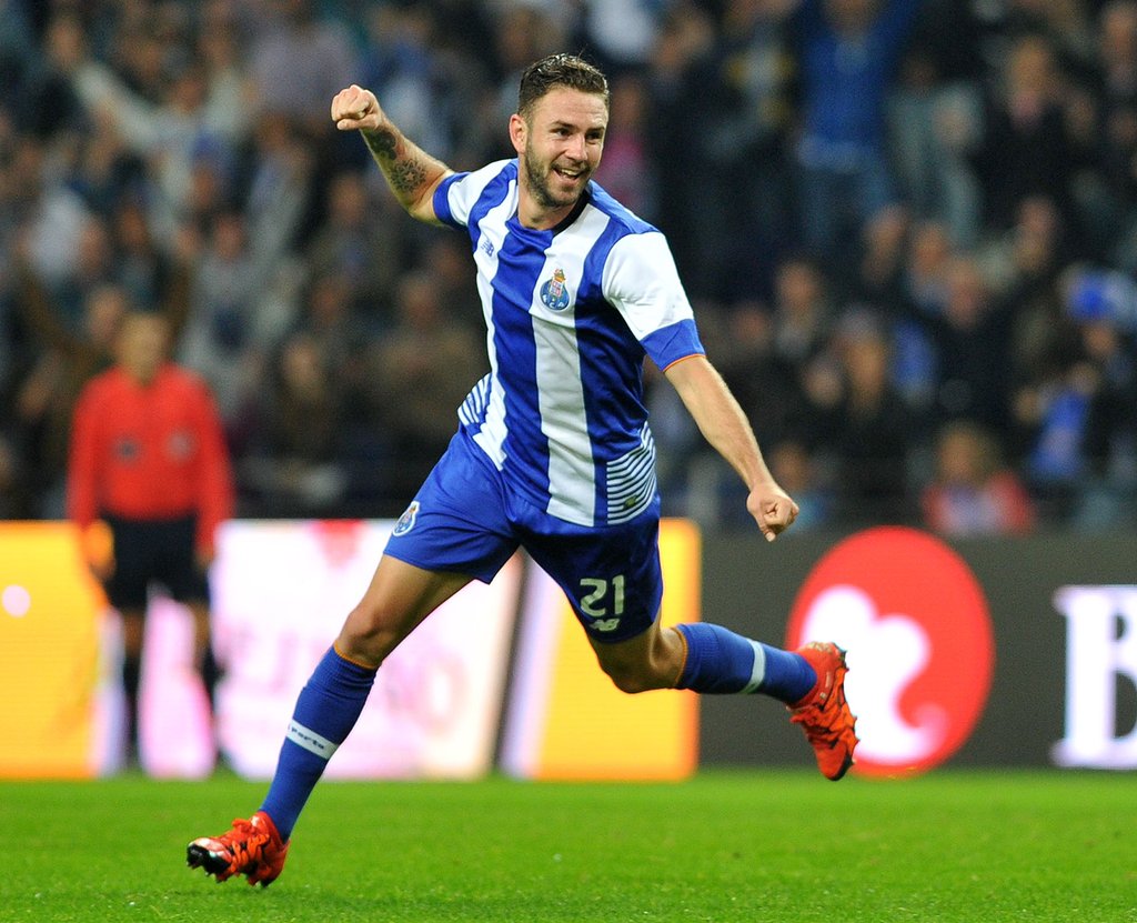 Miguel Layún, cerca de fichar con el Alavés — MEXICANOS EN EUROPA Miguel Layún, cerca de fichar con el Alavés — MEXICANOS EN EUROPA