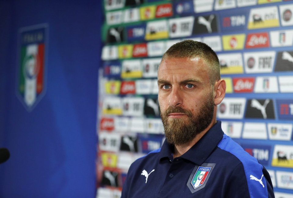 Resultado de imagen para Daniele De Rossi molesto seleccion