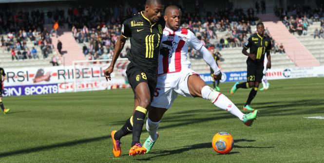 Salomon Kalou anotó los tres con los que Lille venció al Ajaccio