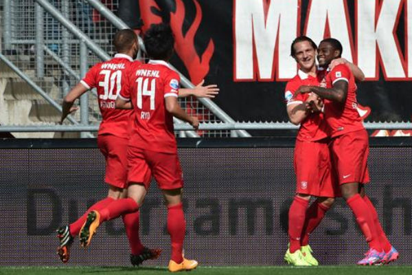 Tecatito jugó los 90 minutos en victoria 2-0 del Twente