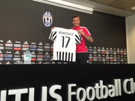 Camiseta Juventus MARIO MANDZUKIC Camiseta Juventus MARIO MANDZUKIC