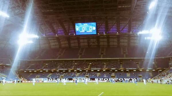 Afición se niega a ir al estadio Futbol Sapiens