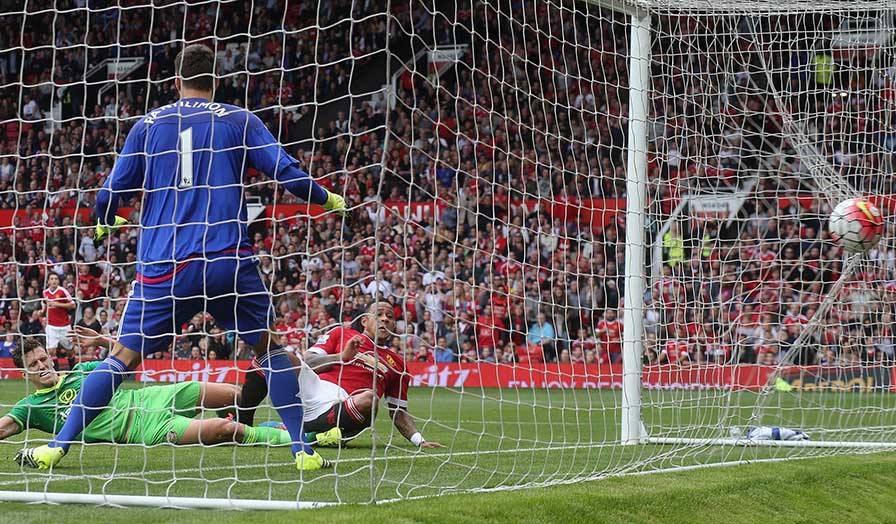 Manchester United gana 3-0 a Sunderland y es nuevo líder general