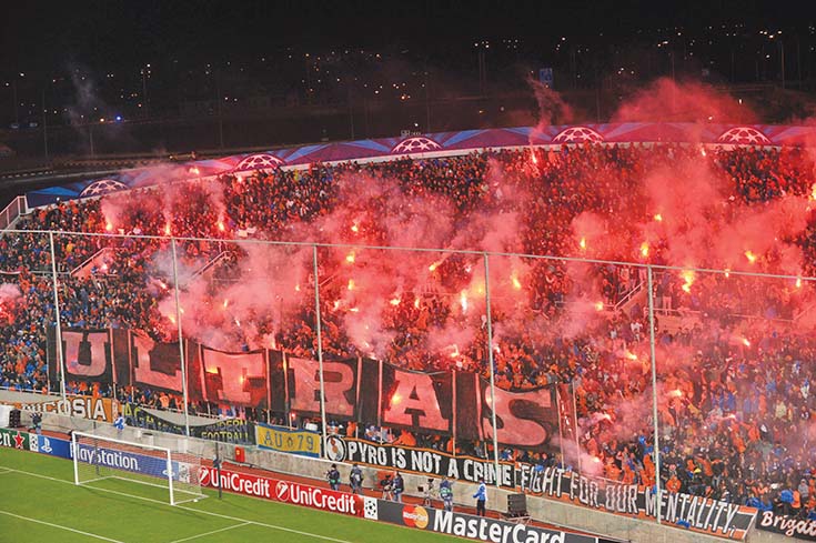 Resultado de imagen de hinchas apoel