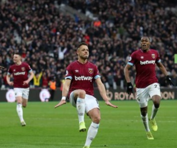 Chicharito viene de la banca y hace doblete Chicharito viene de la banca y hace doblete