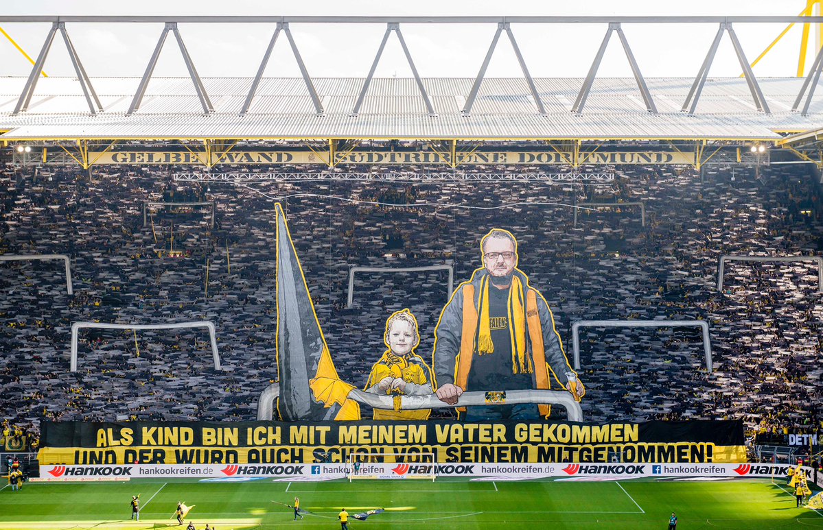 La espectacular manta de la afición del Dortmund - Futbol Sapiens