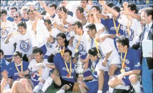 Plantel de Cruz Azul festeja el campeonato de 1997. Plantel de Cruz Azul festeja el campeonato de 1997.