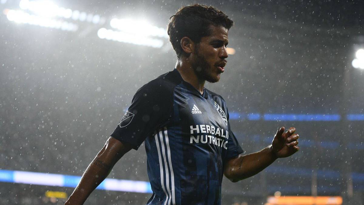Jonathan Dos Santos manda un dardo a sus detractores