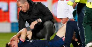Lozano salió del partido luego de una fuerte entrada de un rival Lozano salió del partido luego de una fuerte entrada de un rival