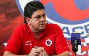 Kuri arremetió contra el VAR y fue sancionado Kuri arremetió contra el VAR y fue sancionado