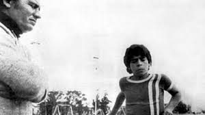 Maradona en sus inicios como futbolista Maradona en sus inicios como futbolista
