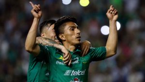 Mena es el máximo goleador del balompié azteca Mena es el máximo goleador del balompié azteca
