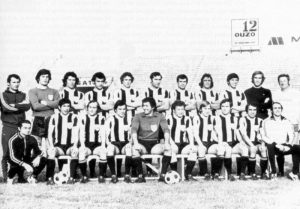 Equipo de las "Águilas Bicéfalas " para la temporada 1975-1976