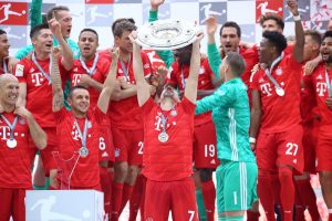 Ribéry levantó el título de campeón en su despedida / Foto: @FCBayern Ribéry levantó el título de campeón en su despedida / Foto: @FCBayern