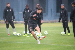 El futbolista de la selección mexicana no ve con malos ojos un traspaso / Foto:@jurgendammr25 El futbolista de la selección mexicana no ve con malos ojos un traspaso / Foto:@jurgendammr25