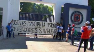 Los fanáticos de Cruz Azul realizaron una protesta en la Noria Los fanáticos de Cruz Azul realizaron una protesta en la Noria
