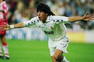 Zamorano fue clave en la goleada y anotó un hat-trick frente al FC Barcelona Zamorano fue clave en la goleada y anotó un hat-trick frente al FC Barcelona