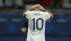 Messi convirtió el único tanto de una Argentina sin rumbo. Messi convirtió el único tanto de una Argentina sin rumbo.