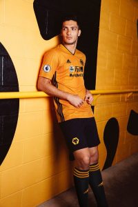 Jiménez presentó la indumentaria de los Wolves Jiménez presentó la indumentaria de los Wolves