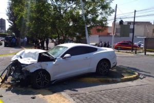 Así quedó el vehículo de Maleck tras chocar con el automóvil de una pareja / Foto: vía Twitter Así quedó el vehículo de Maleck tras chocar con el automóvil de una pareja / Foto: vía Twitter