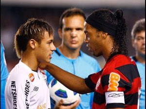 Ronaldinho y Neymar protagonizaron un partidazo Ronaldinho y Neymar protagonizaron un partidazo