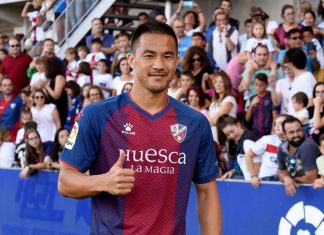 El Huesca presentó el particular fichaje de Okazaki ante una multitud