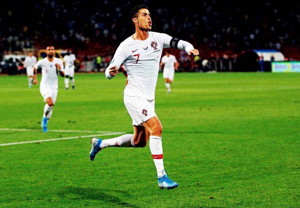 Cristiano Ronaldo regaló a las jugadoras de la selección femenina sub-17 de Portugal - Futbol Sapiens