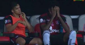 Jorge Segura lloró tras ser sustituido por sus fallos ante Necaxa - Futbol Sapiens