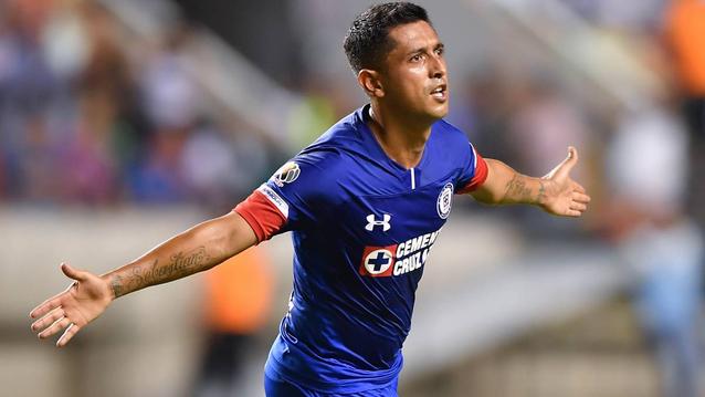 Elías festeja gol con Cruz Azul