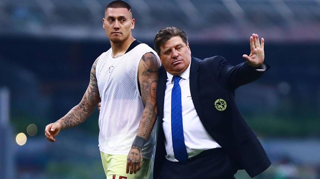 https://www.futbolsapiens.com/wp-content/uploads/2020/01/miguel-herrera-nico-castillo.jpeg