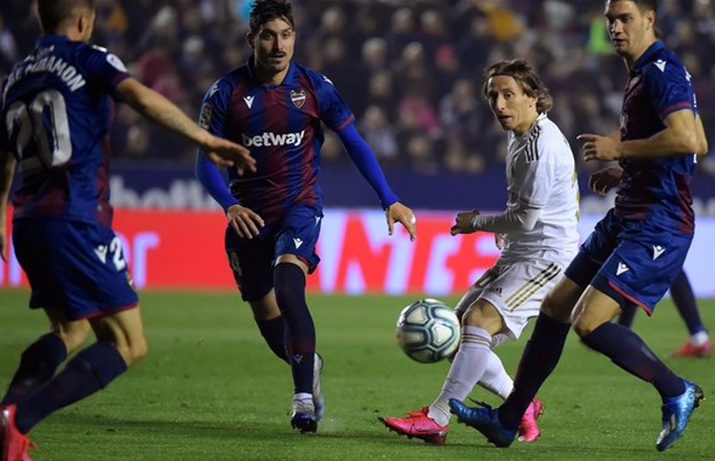 El Real Madrid cayó ante el Levante y perdió la cima